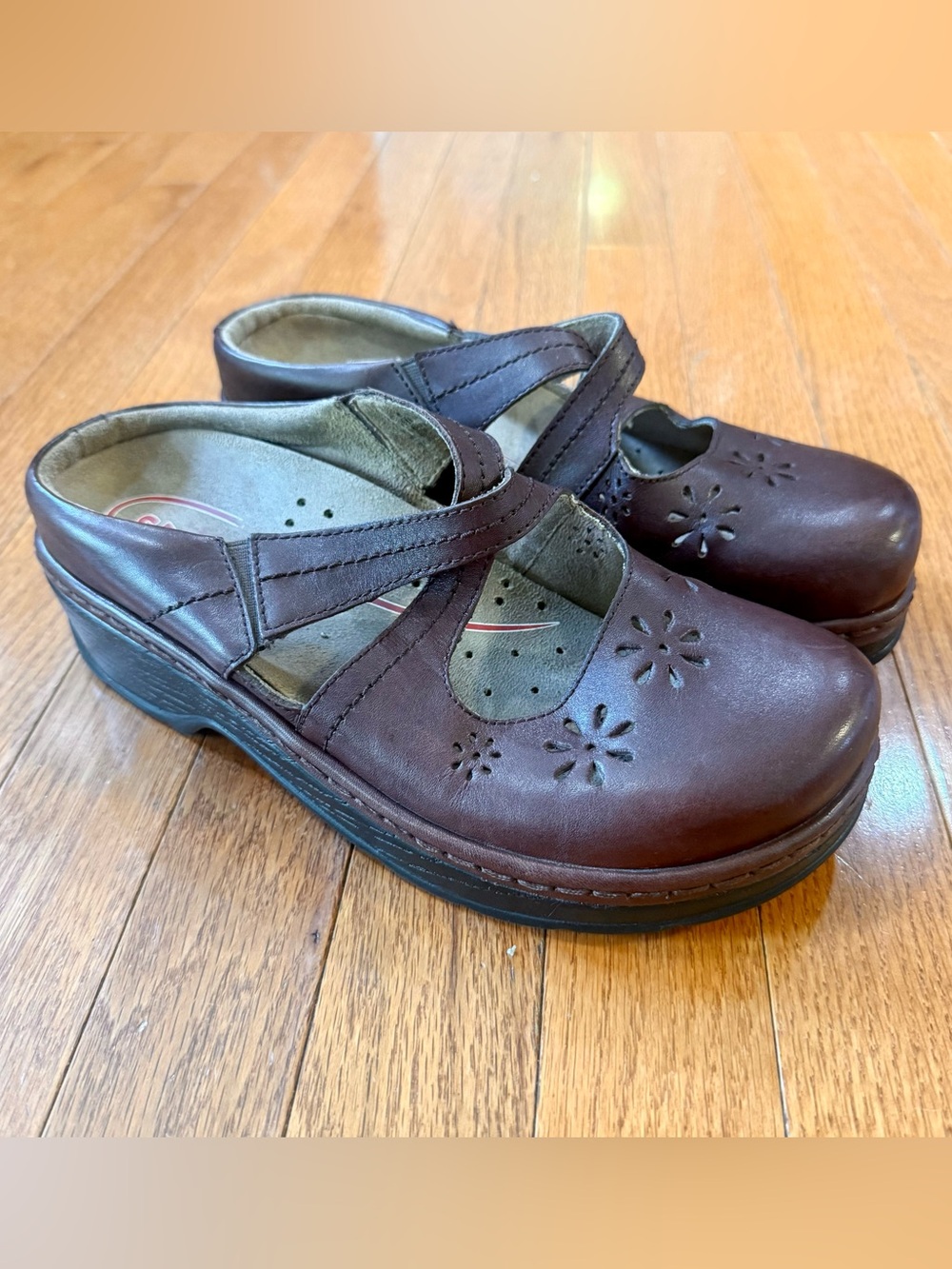 Klogs Carolina Women 8.5 W Leather Mary Jane Clogs Slip On Nursing Shoes Floral